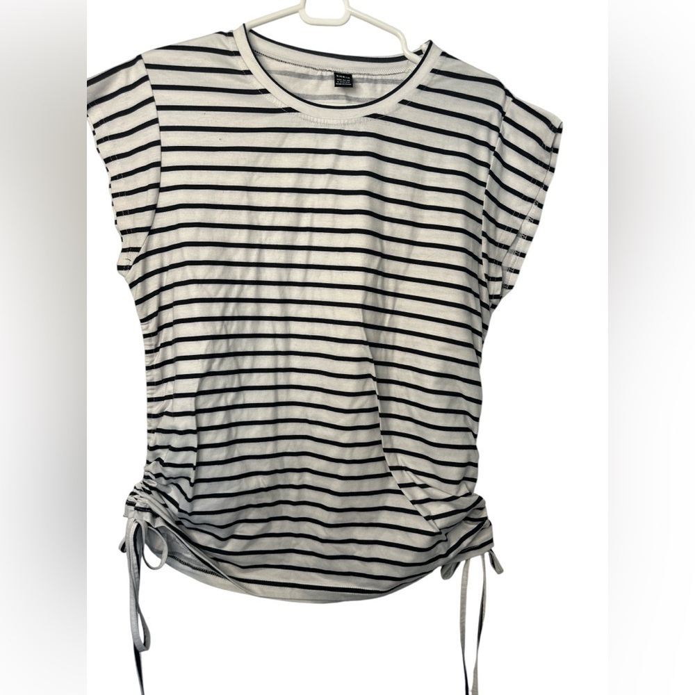 SHEIN Black and White Striped Short Sleeve Top NWOY